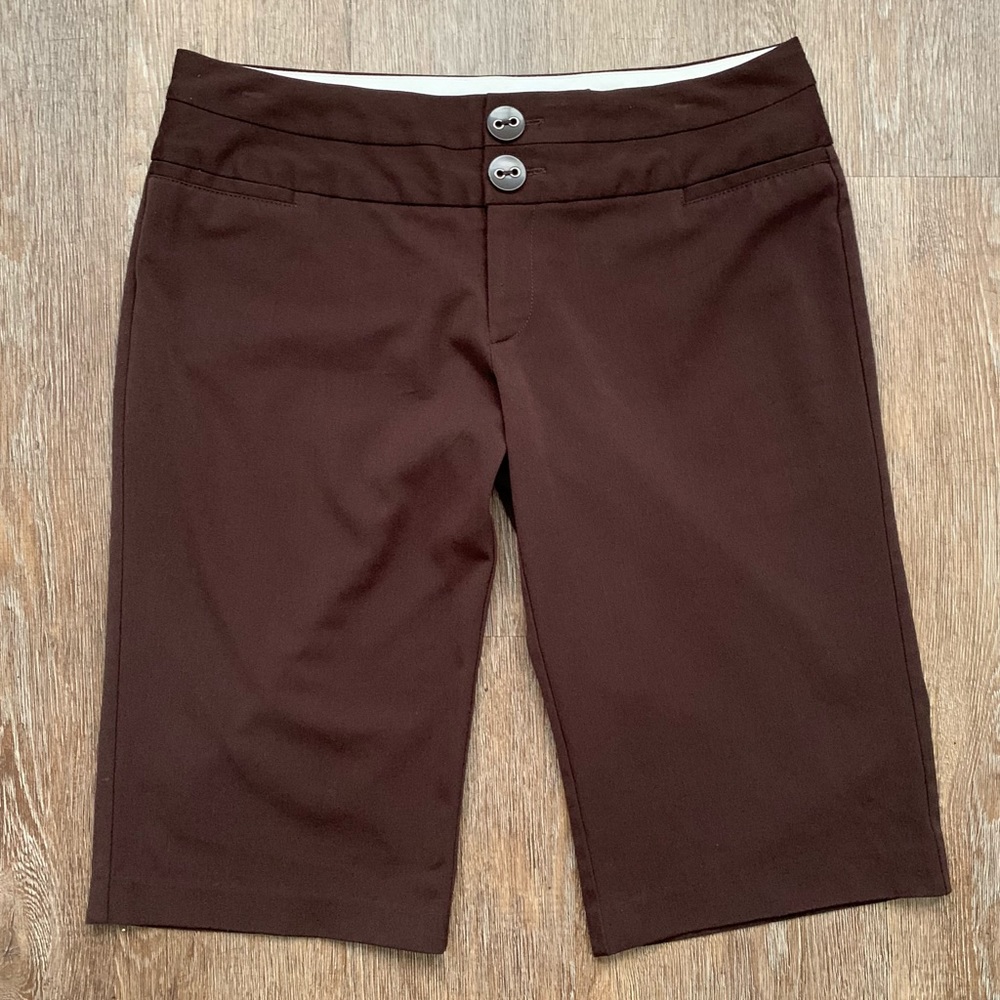 Maurices Brown Bermuda Dress Shorts Sie 9/10